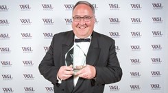 Jonathan Davey collects his award at the 2016 Who's Who Legal Awards Jonathan Davey collects his award at the 2016 Who's Who Legal Awards